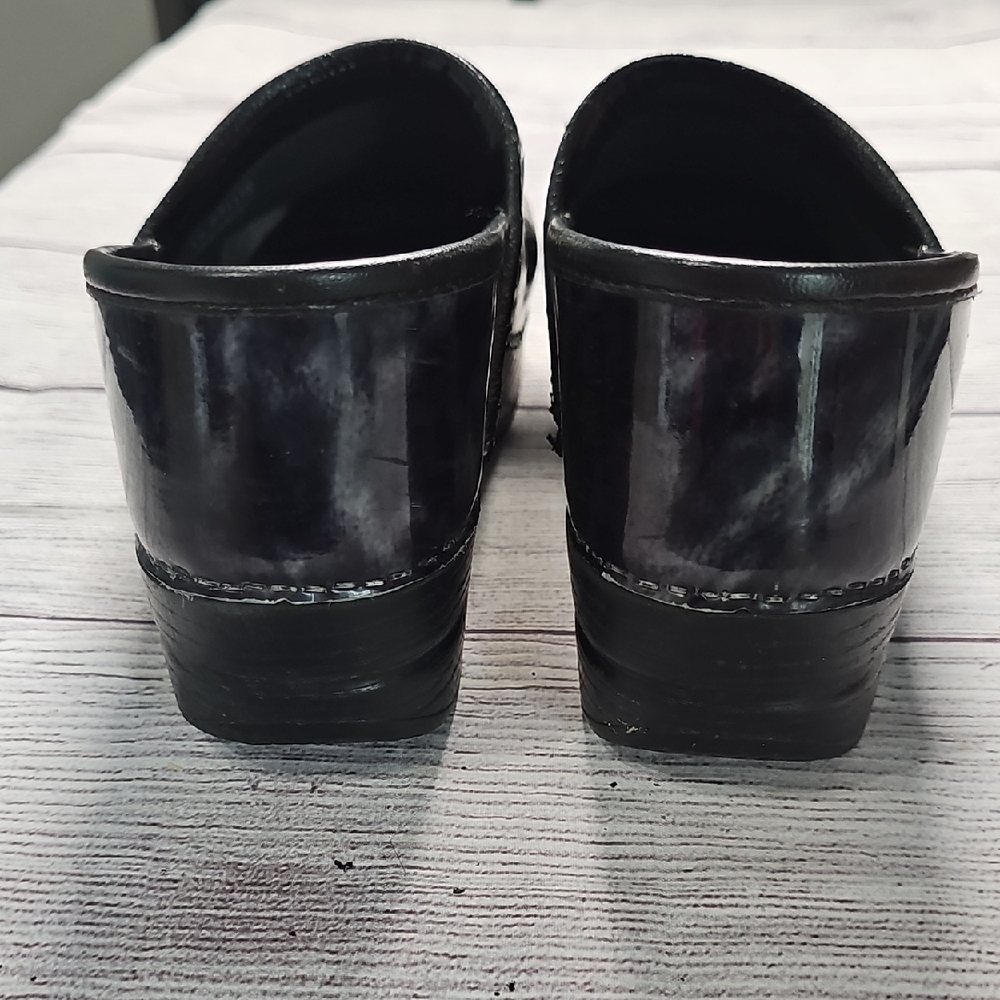 Dansko 38 Black and Blue/green Patterned Clogs - Picture 4 of 15